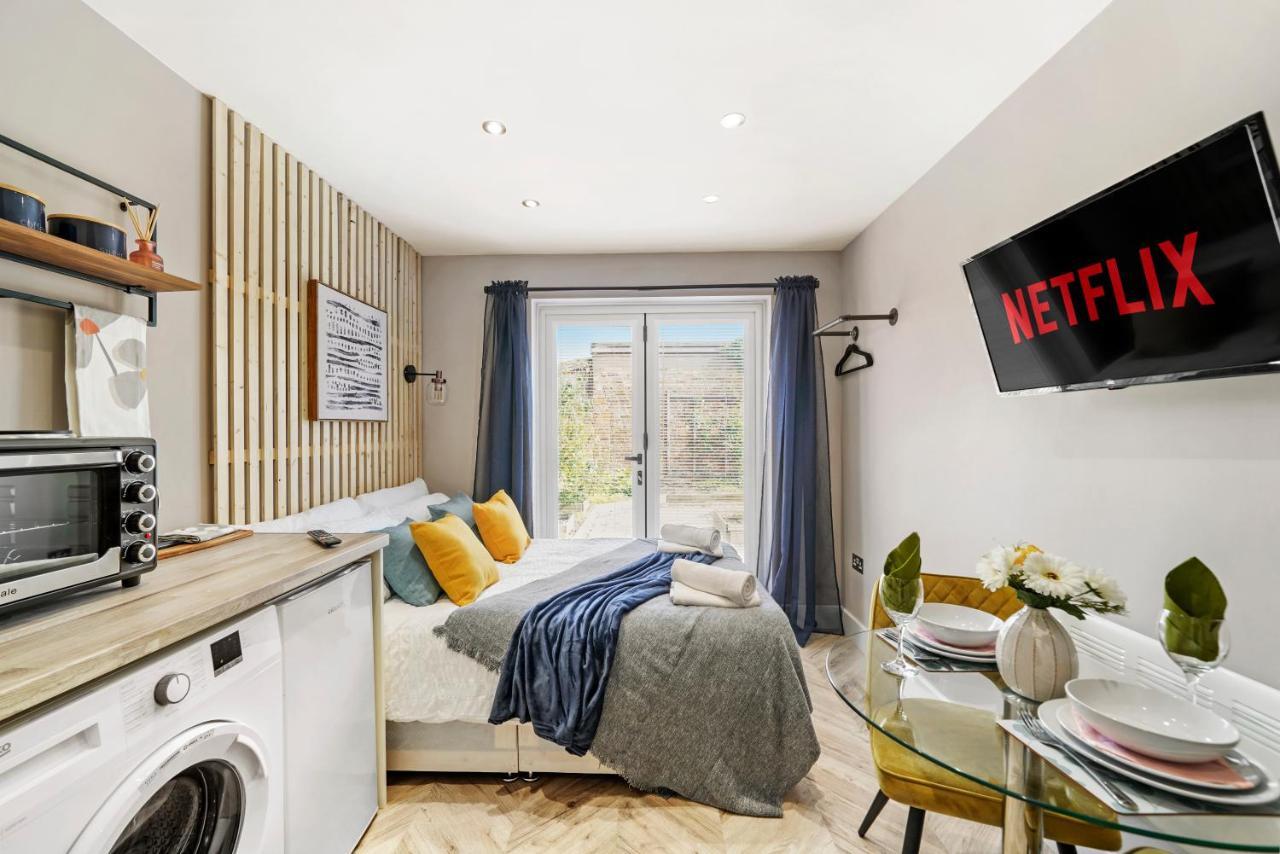 Cosy Heathrow Studios - Parking - Garden Лондон Экстерьер фото