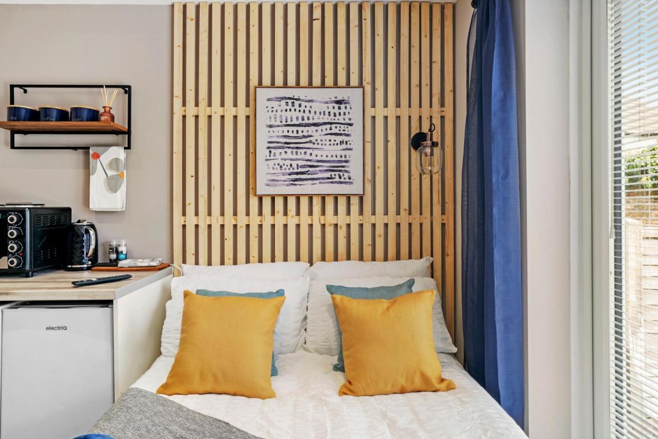 Cosy Heathrow Studios - Parking - Garden Лондон Экстерьер фото