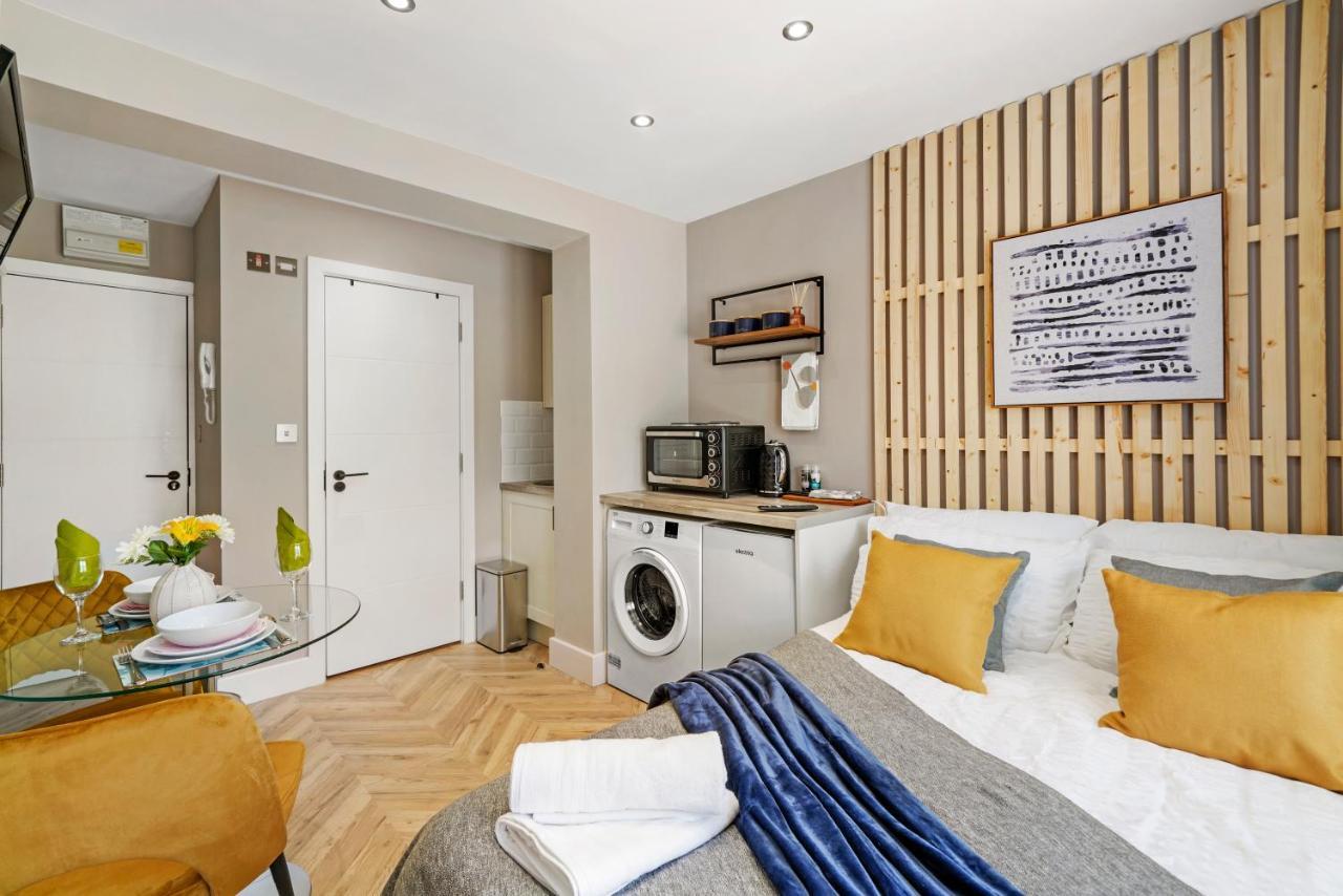 Cosy Heathrow Studios - Parking - Garden Лондон Экстерьер фото