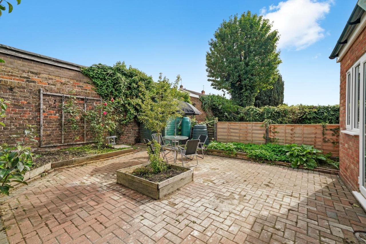 Cosy Heathrow Studios - Parking - Garden Лондон Экстерьер фото