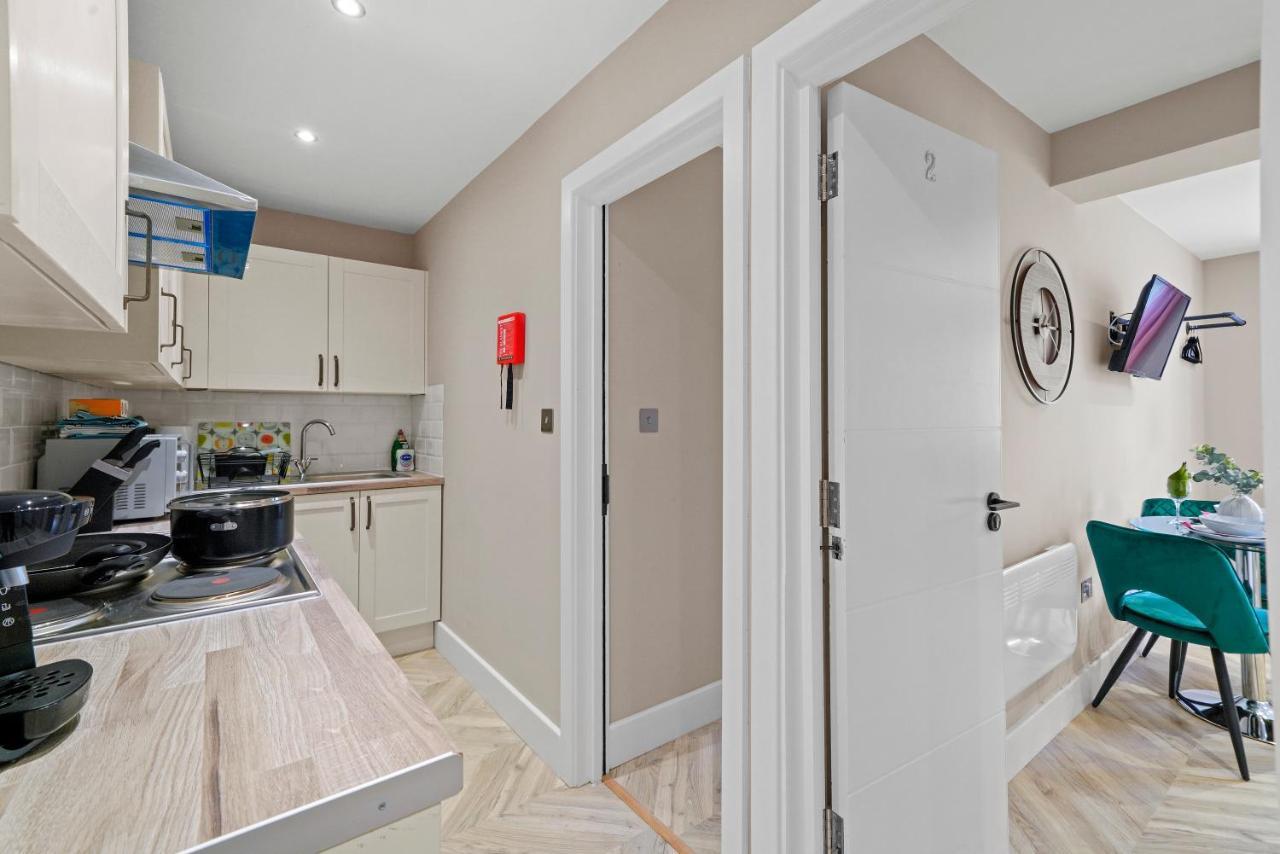 Cosy Heathrow Studios - Parking - Garden Лондон Экстерьер фото