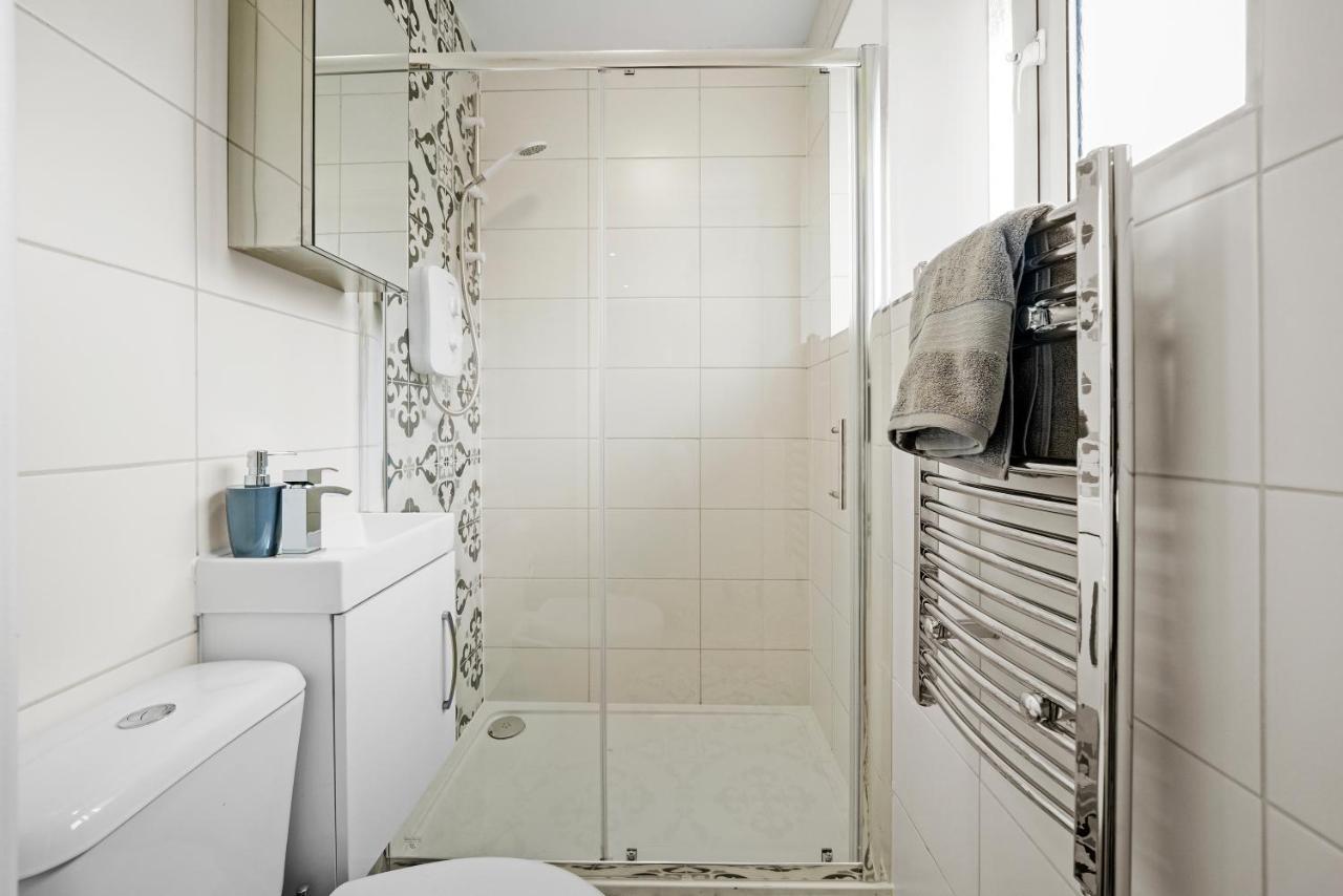 Cosy Heathrow Studios - Parking - Garden Лондон Экстерьер фото