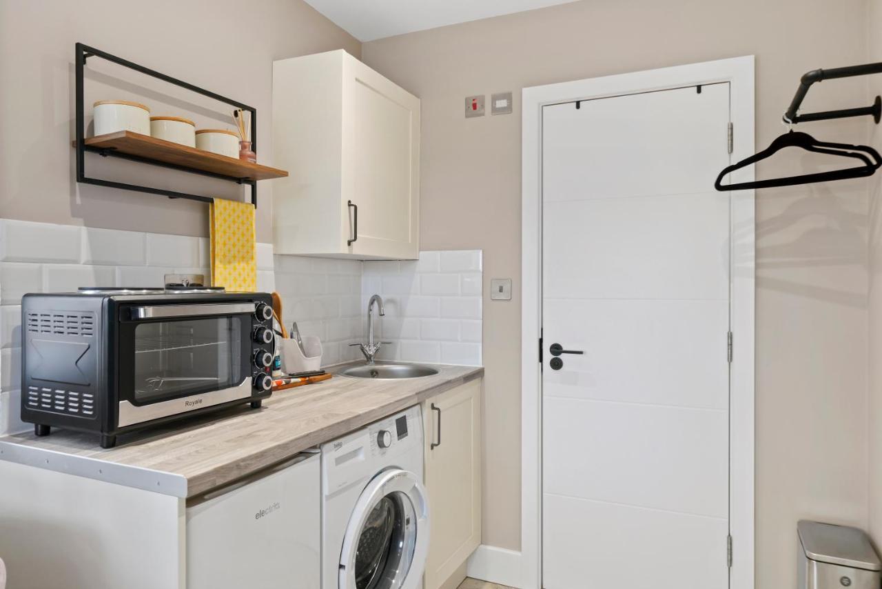 Cosy Heathrow Studios - Parking - Garden Лондон Экстерьер фото